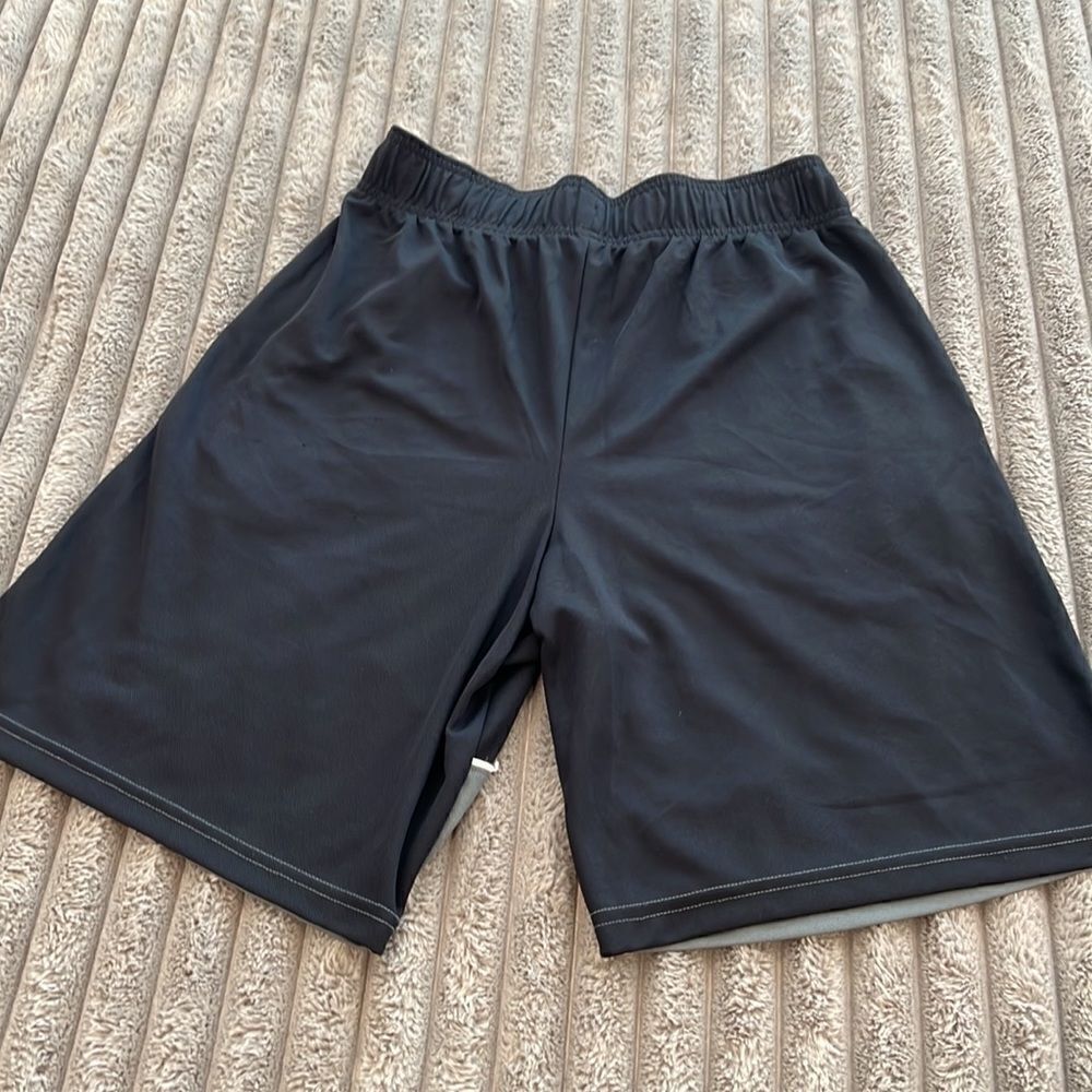 Under Armour Shorts - Picture 2 of 4